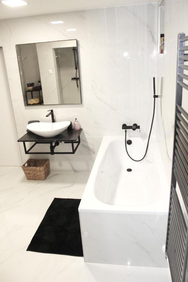 Krasny Priestranny Slnecny Apartman V Centre Mesta Trenčín Εξωτερικό φωτογραφία