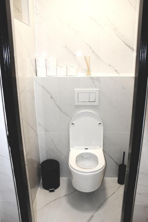 Krasny Priestranny Slnecny Apartman V Centre Mesta Trenčín Εξωτερικό φωτογραφία