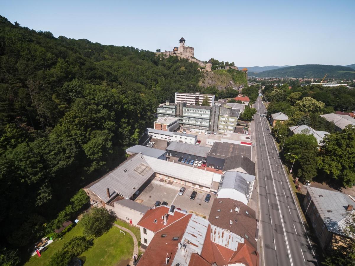 Krasny Priestranny Slnecny Apartman V Centre Mesta Trenčín Εξωτερικό φωτογραφία